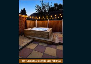 4 Bed House Wollaton Driveway Hot Tub - 8