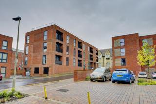 Lovely Flat in Kiln Close with Free Parking - 9
