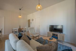 Bright 2BR Apartment with Terrace for 5 - 3
