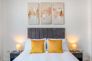 Nottingham City Centre 2-Bed Spacious Apartment - Dedicated Workspace - 3