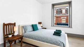 Large 2 Bed in Twickenham High Street - 9