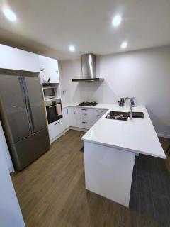 18Rodman 3-Bedroom newly furnished entire home - 3