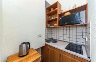 City Escape Cozy Retreat by Independence Square - 5