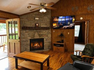 ER31 - Grandma And Granpaws Place - Great Location - Close to Parkway in PF cabin - 8