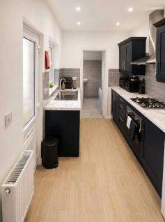 Spacious 4-Bed Home in St Helens Free Parking - 0