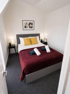 Spacious 4-Bed Home in St Helens Free Parking - 4