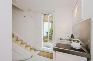 Cranbury Road Secret Garden Studio - 7
