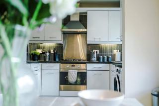 8 of Spades Modern 4 Bed 2 Bath Warrington - 8