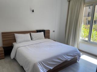 Elegant Apartment in The Village Palm Hills - 1