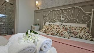 Rose's Vintage - 9