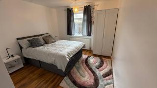 Erskine - House - Sleeps 4 - Parking - River Side - 1