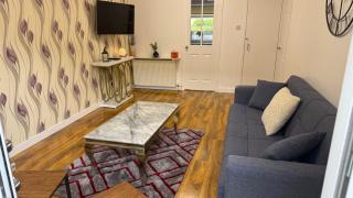 Erskine - House - Sleeps 4 - Parking - River Side - 6