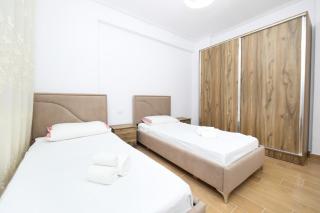 Thomas Apartment 1 - 5