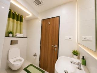 HOTEL SWIMMING POOL LUXUARY NRB ,Puri , Near Seabeach And Jagannath Temple , Fully Air Condationed Rooms ,Wifi , Lift , Restaurant With Parking , Near Hote The SB Palace Inn , BEST HOTEL IN PURI BEACH - 6