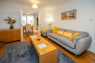 Baker's Bun - Sleeps 7 - Spacious Home - Parking & Garden - Bradley Stoke Bristol - 2