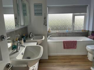 Coastal Retreat Waveney House - 6