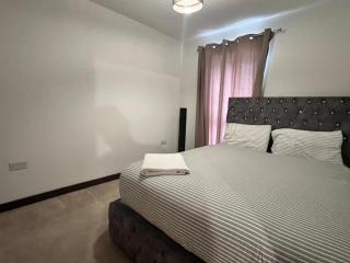 Luxury 2 Beds 2 Baths Apartments in Dartford Center FREE PARKING - 2