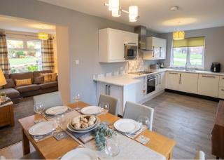 3 Bed House - Sleeps 6 - Parking - Pets - Garden - 3