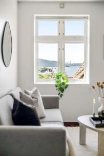 Charming apartment in Sandviken with a view - 9