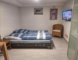 Room AMOS - 5
