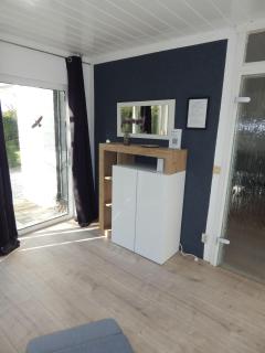 Wunderschoenes-freistehendes-Ferienhaus-an-der-See-Sauna-Strand-Yachthafen-WLAN - 1