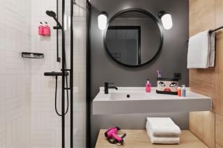 Moxy Duesseldorf City - 3