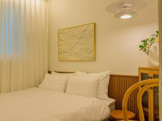 Itaewon, Haebangchon, 10 mins from Jongno, Euljiro, Accommodation for 4 - 3