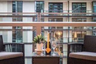 Dockslands 2 Bed Apt Comfortable FamilyFriendly Pool Gym Free Parking - 2