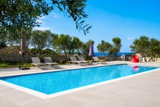 Niki Luxury Suites Pool Resort 200m From Beach - 6
