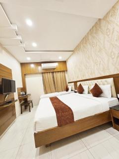 THE GRAND CORAL - 3