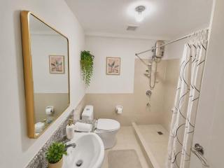 Big Condo Privacy Balcony Work-Friendly Wi-Fi - 2