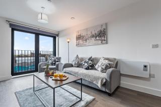 Stylish 2BR LIVERPOOL APARTMENT - 9
