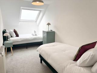 Beautiful 2 bed room apartment with sea view - 4