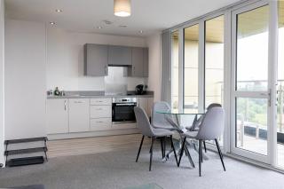 River Irwell View 2BR home with parking & Balcony - 9