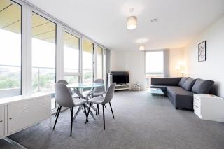 River Irwell View 2BR home with parking & Balcony - 5