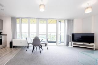 River Irwell View 2BR home with parking & Balcony - 4