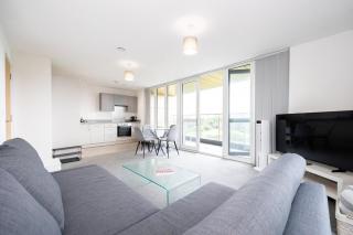 River Irwell View 2BR home with parking & Balcony - 3