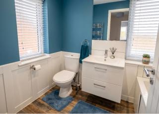 3 Bedroom House - Parking - Wifi - Fully Refurbished Throughout - New Kitchen & Bathroom - 1