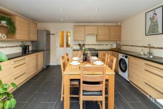 Entire home in Hanley United Kingdom - 5