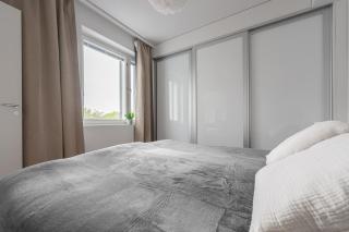 Modern Downtown 2BR Apartment & Sauna - 4