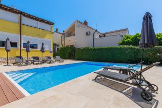 Zely Apartments with Outdoor Pool - 8