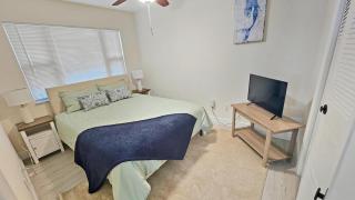 NEW Luxe Private Condo Steps 2 Beach and Sunsets Park 2 Cars Private Quiet UNIT A - 1