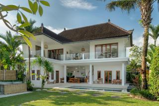 Andreyana Villa Ubud 4BR Pool, Sunrise & Mount Agung View - 2