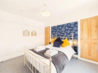 Beachside Retreat| Modern | Spacious | Sleeps 8 - 8