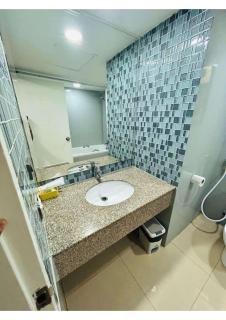 Omni Tower Serviced Apartments Nana Bangkok - 1