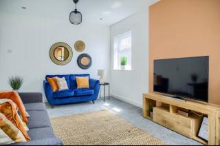 Coventry Sleeps 8 Garden and Large Driveway - 2