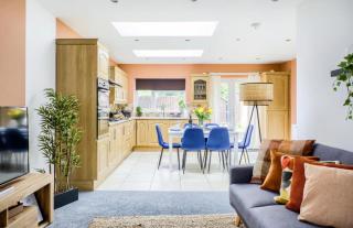Coventry Sleeps 8 Garden and Large Driveway - 1
