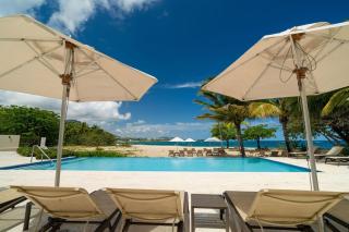 Oceanfront Penthouse, Playa Dorada Escape - 2