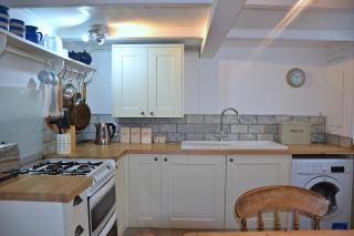 Cottage near beach with garden, sleeps 4 - 7