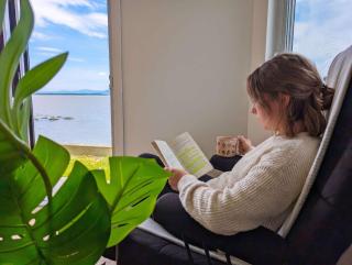 Chalet Studio #6 Waterfront with Spa, Fireplace & Wifi - 3